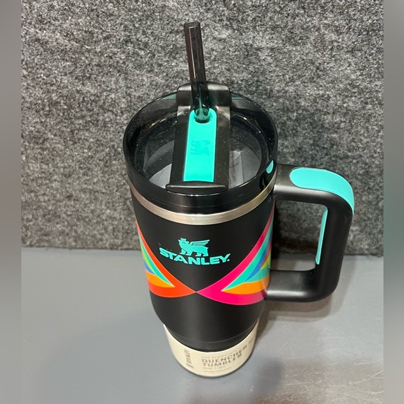 Stanley Quencher H2.0 FlowState Tumbler in the "Hyper Geo" colorway. - Picture 2 of 15